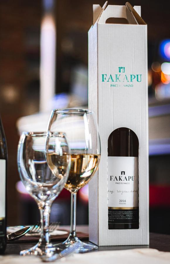 Fakapu Pince Es Panzio Bed & Breakfast Tokaj Bagian luar foto