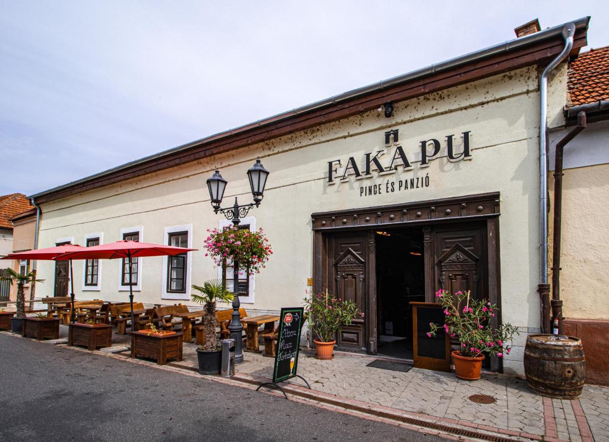 Fakapu Pince Es Panzio Bed & Breakfast Tokaj Bagian luar foto